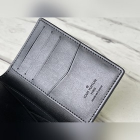 LV Модель： M81470 Короткий кошелек Этот кошелек сочетает в себе