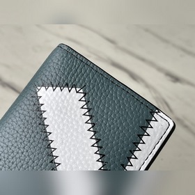 LV Модель： M81470 Короткий кошелек Этот кошелек сочетает в себе