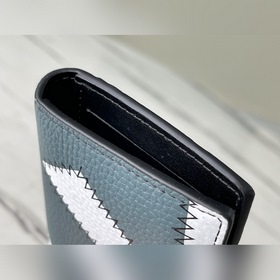 LV Модель： M81470 Короткий кошелек Этот кошелек сочетает в себе