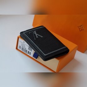 LV Модель M68209 Карманный кошелек с вышитыми линиями Карманный