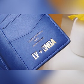 LV Артикул： M81663 Карманный кошелек Этот карманный кошелек из к