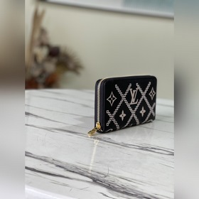 LV Артикул： M81141 (вышивка) Черный Кошелек на молнии Материал