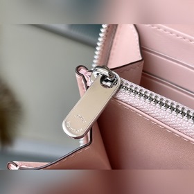 LV Модель： M81868 Знаменитый кошелек Zippy Компактный дизайн и п