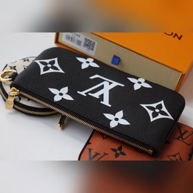 LV Модель M69516 CRAFTY TRIO Сумка-клатч LV Crafty представляет