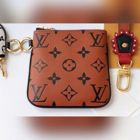 LV Модель M69516 CRAFTY TRIO Сумка-клатч LV Crafty представляет