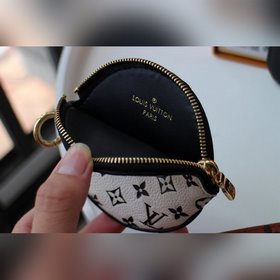 LV Модель M69516 CRAFTY TRIO Сумка-клатч LV Crafty представляет 