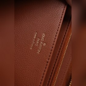 LV Артикул： M81141 Новая модель Кошелек Zippy с тисненым логотип