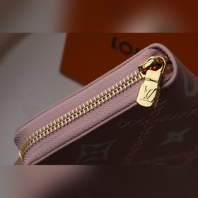 LV Артикул： M81141 Новая модель Кошелек Zippy с тисненым логотип