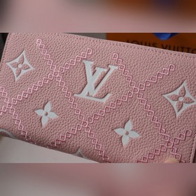 LV Артикул： M81141 Новая модель Кошелек Zippy с тисненым логотип