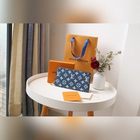 LV Артикул： M81226 Кошелек на молнии Модель Monogram в новом ис