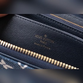 LV Артикул： M81226 Кошелек на молнии Модель Monogram в новом ис
