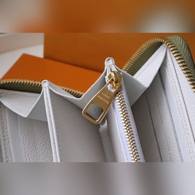 LV Артикул： M81279 Серия кошельков ZIPPY Кошелек Zippy Свежий