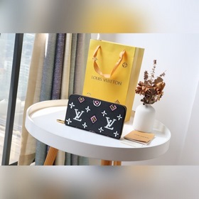 LV Кошелек на молнии Артикул： M80683 Это модель из коллекции Wi