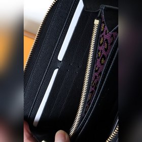 LV Кошелек на молнии Артикул： M80683 Это модель из коллекции Wi