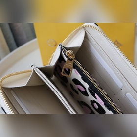 LV Модный новый кошелек на молнии Артикул： M80680 Это одна из м