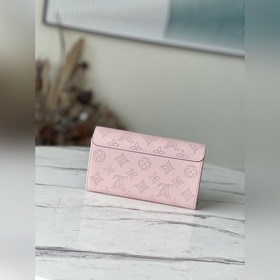 LV Артикул： M60145 Кошелек Iris Изготовленный из роскошной кожи