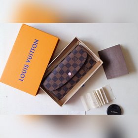 LV Модель M61289 Emilie Кошелек Изготовлен из мягкой ткани Monog