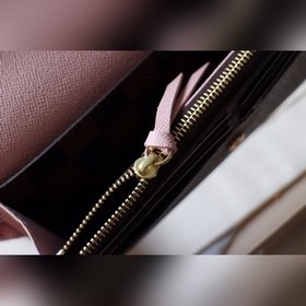 LV Модель M61289 Emilie Кошелек Изготовлен из мягкой ткани Monog
