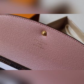 LV Модель M61289 Emilie Кошелек Изготовлен из мягкой ткани Monog