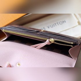 LV Модель M61289 Emilie Кошелек Изготовлен из мягкой ткани Monog