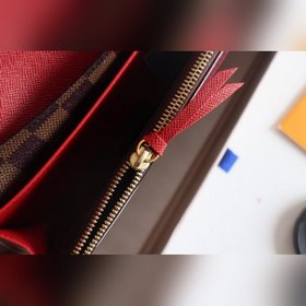 LV Модель M61289 Emilie Кошелек Изготовлен из мягкой ткани Monog