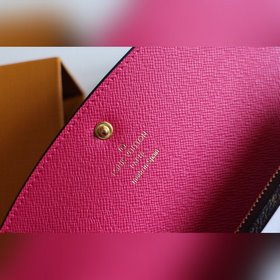 LV Модель M61289 Emilie Кошелек Изготовлен из мягкой ткани Monog