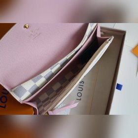 LV Модель M61289 Emilie Кошелек Изготовлен из мягкой ткани Monog