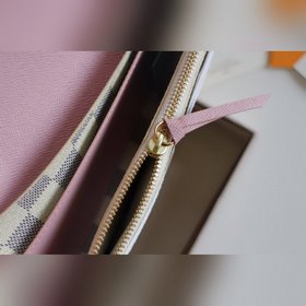 LV Модель M61289 Emilie Кошелек Изготовлен из мягкой ткани Monog