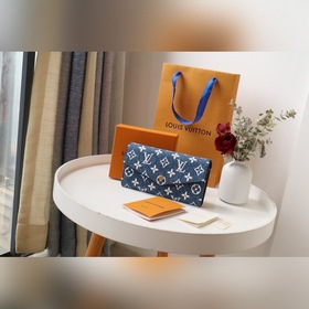 LV Артикул： M81183 Кошелек Sarah Этот кошелек Sarah выполнен из