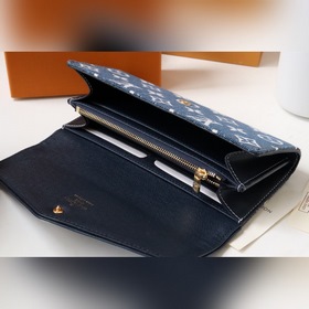 LV Артикул： M81183 Кошелек Sarah Этот кошелек Sarah выполнен из