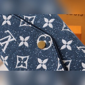 LV Артикул： M81183 Кошелек Sarah Этот кошелек Sarah выполнен из 