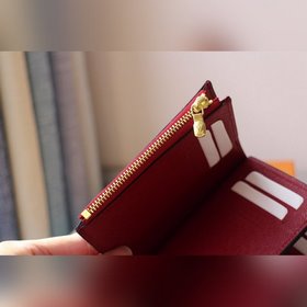 LV  ARIANE Кошелек Артикул： M62037  Компактный размер и продум