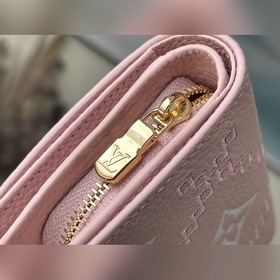 LV Артикул： M81212 Розовый Короткая модель Кошелек Материал： кож