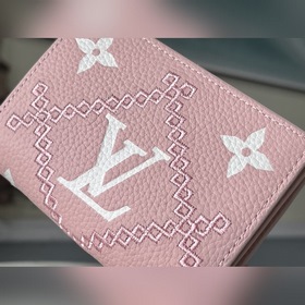 LV Артикул： M81212 Розовый Короткая модель Кошелек Материал： кож