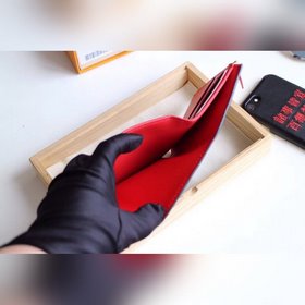 LV Модель M41938 Кошелек VICTORINE Изящный и функциональный, это
