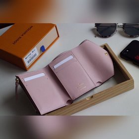 LV Модель M41938 Кошелек VICTORINE Изящный и функциональный, это