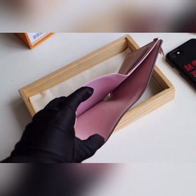 LV Модель M41938 Кошелек VICTORINE Изящный и функциональный, это
