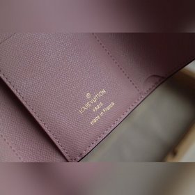 LV Модель M41938 Кошелек VICTORINE Изящный и функциональный, это