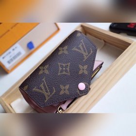 LV Модель M41938 Кошелек VICTORINE Изящный и функциональный, это