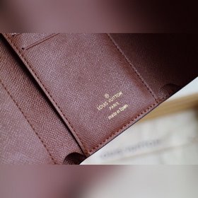 LV Модель M41938 Кошелек VICTORINE Изящный и функциональный, это