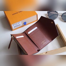 LV Модель M41938 Кошелек VICTORINE Изящный и функциональный, это