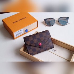 LV Модель M41938 Кошелек VICTORINE Изящный и функциональный, это