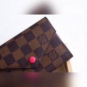 LV Модель M41938 Кошелек VICTORINE Изящный и функциональный, это