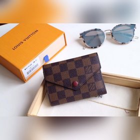 LV Модель M41938 Кошелек VICTORINE Изящный и функциональный, это