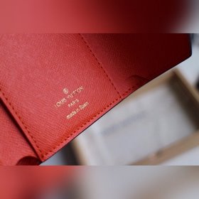 LV Модель M41938 Кошелек VICTORINE Изящный и функциональный, этот