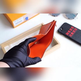 LV Модель M41938 Кошелек VICTORINE Изящный и функциональный, этот