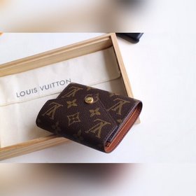LV Модель M41938 Кошелек VICTORINE Изящный и функциональный, это