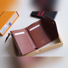 LV Модель M41938 Кошелек VICTORINE Изящный и функциональный, это