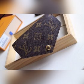 LV Модель M41938 Кошелек VICTORINE Изящный и функциональный, это
