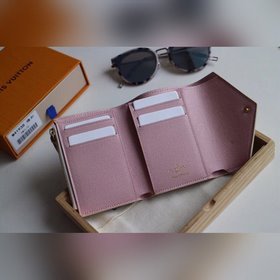 LV Модель M41938 Кошелек VICTORINE Изящный и функциональный, это